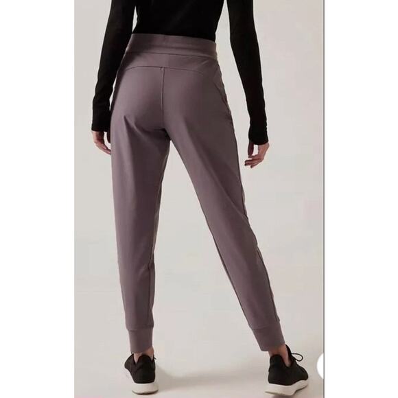 Athleta Headlands Hybrid Trek Mid Rise Jogger in Dust Violet Size 16 Tall - Picture 2 of 6